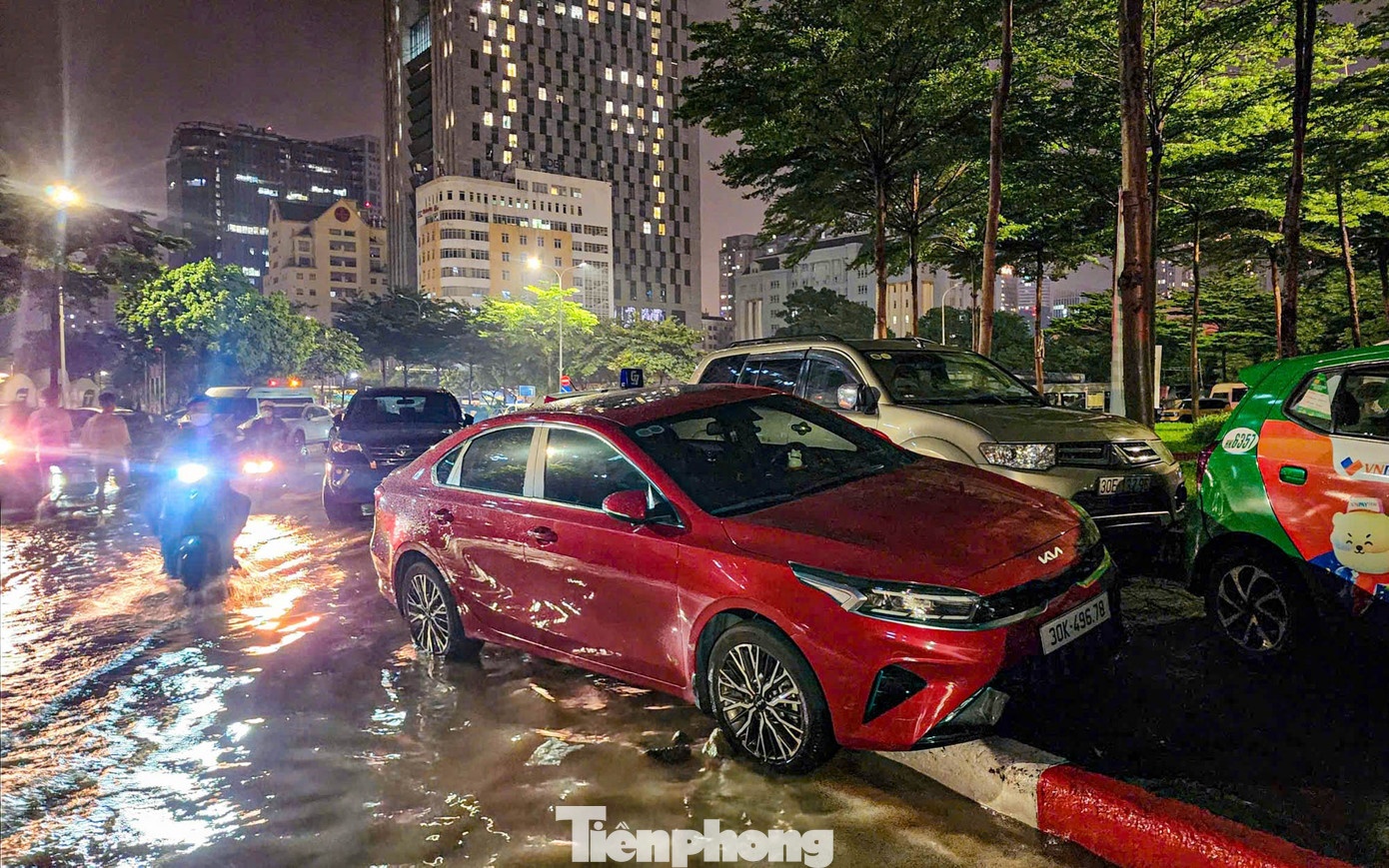 Ha Noi ngap bao Bualoi anh 14