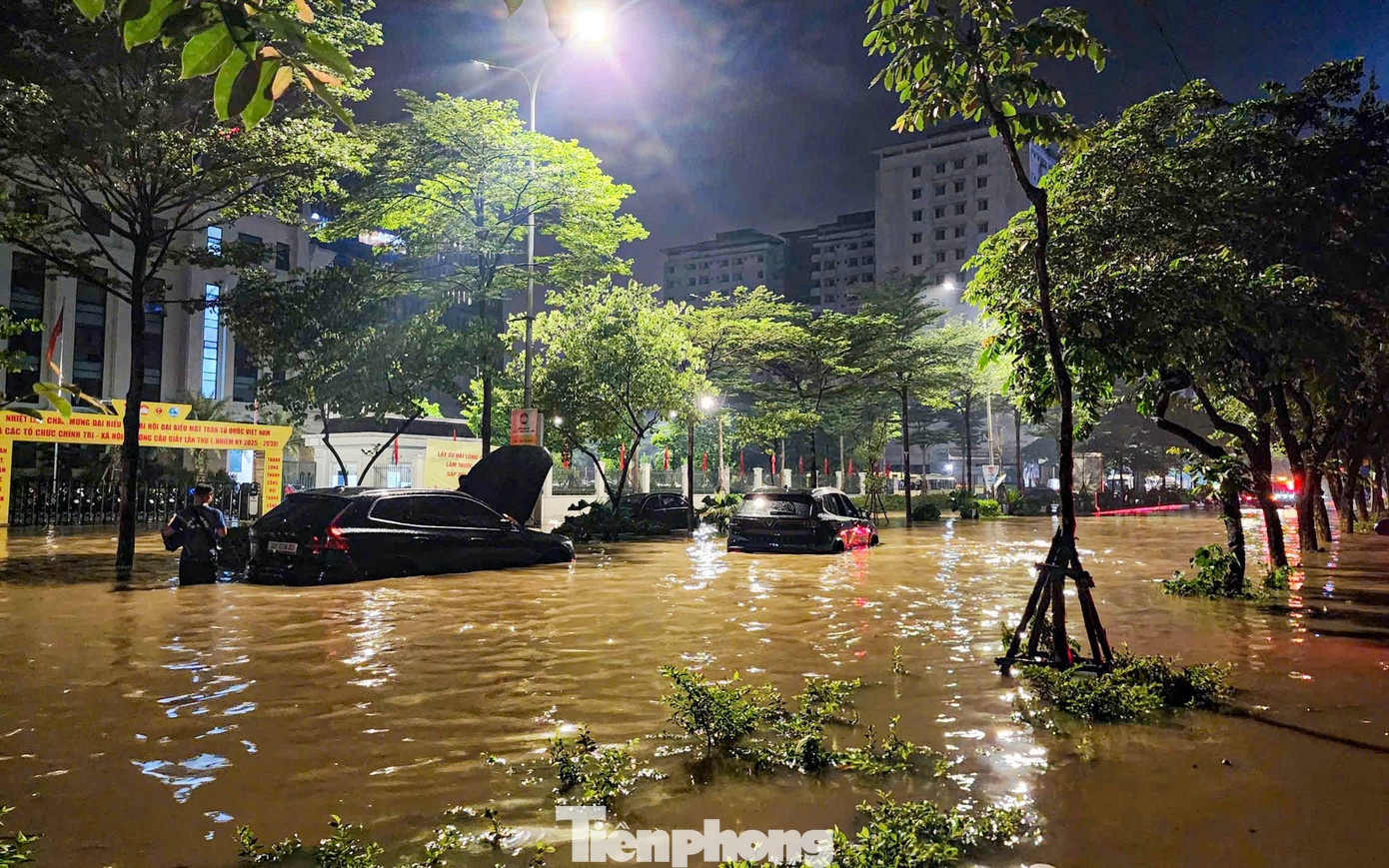 Ha Noi ngap bao Bualoi anh 15