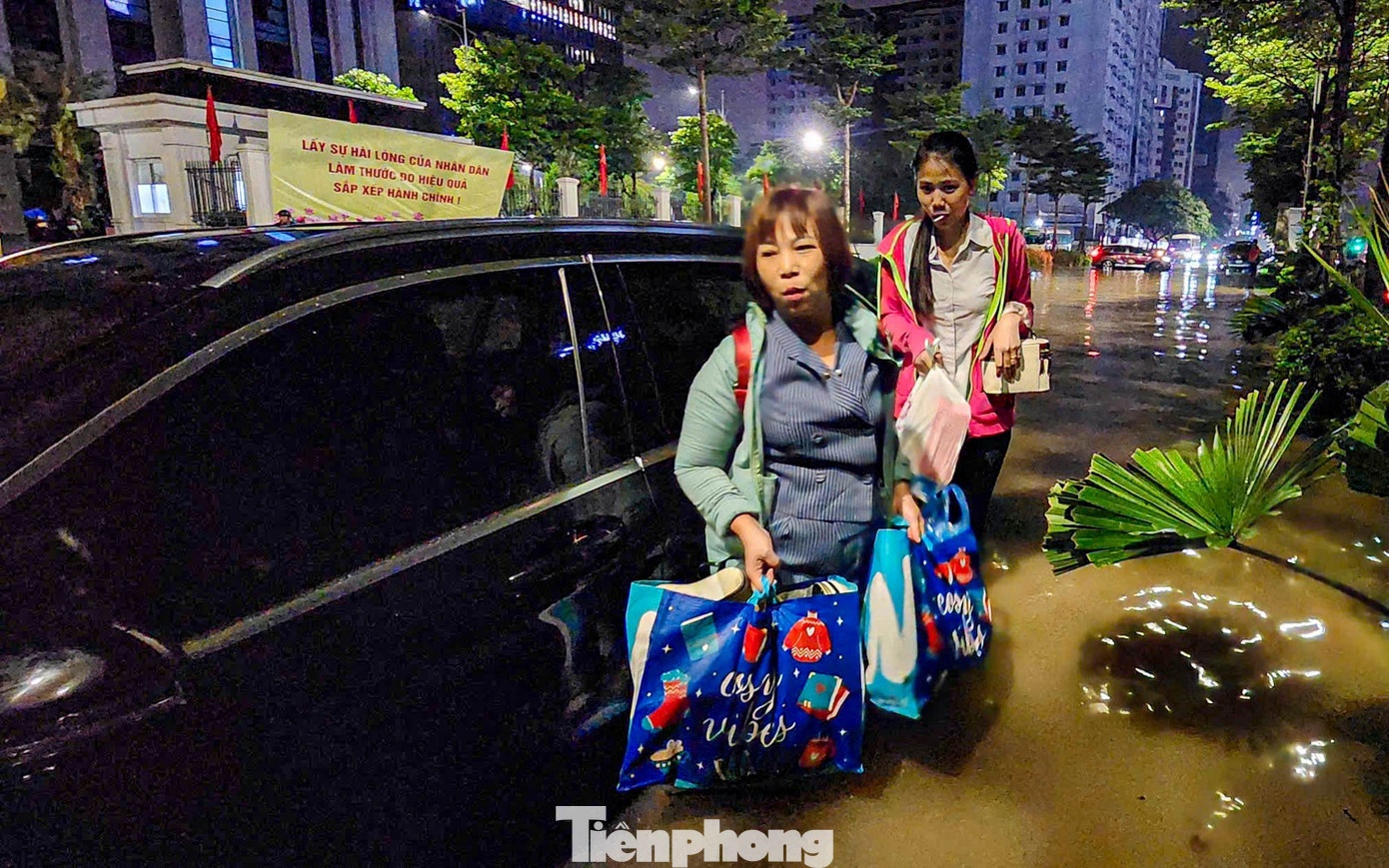 Ha Noi ngap bao Bualoi anh 16