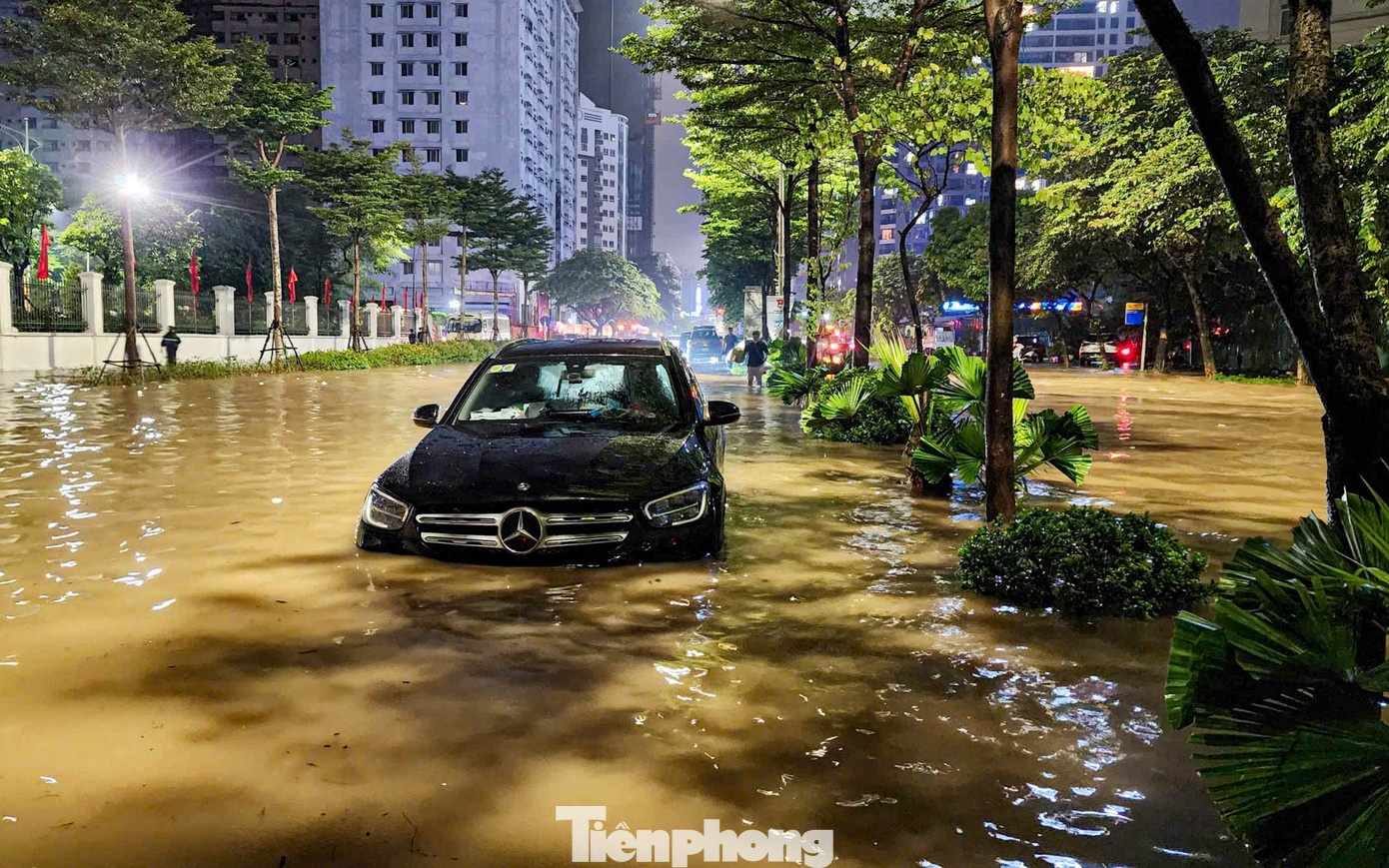 Ha Noi ngap bao Bualoi anh 4