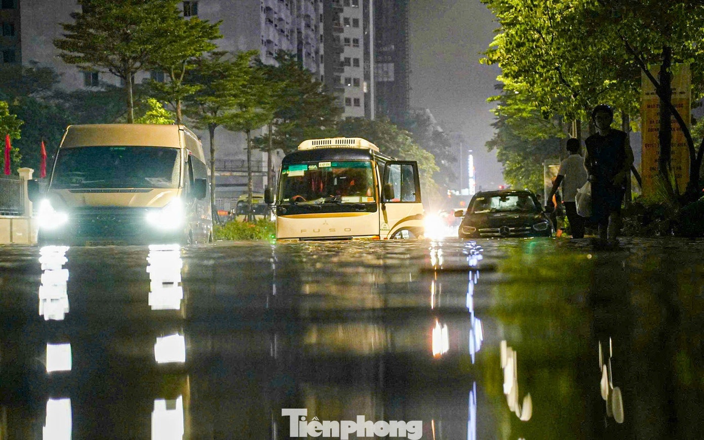 Ha Noi ngap bao Bualoi anh 5