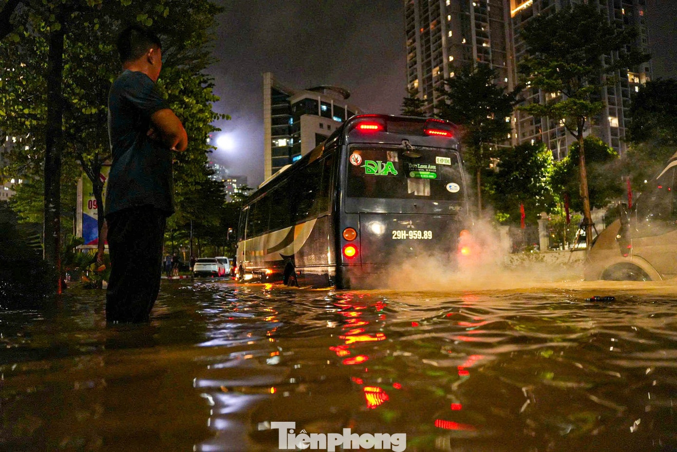 Ha Noi ngap bao Bualoi anh 6