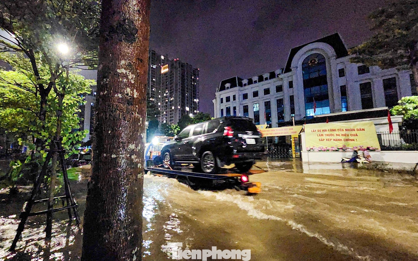 Ha Noi ngap bao Bualoi anh 9