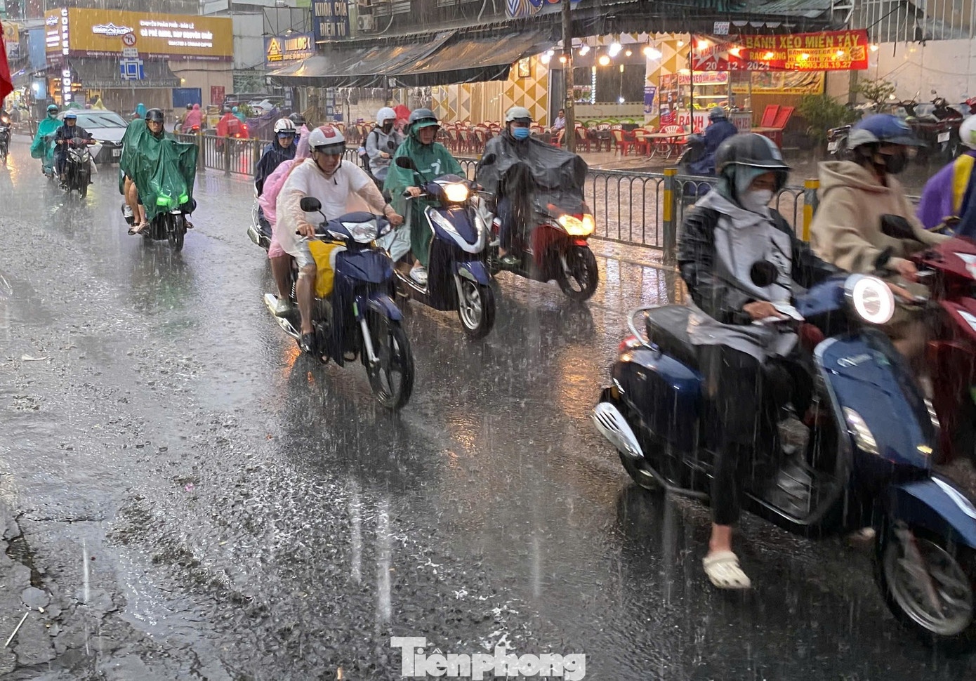 Mua bao TP.HCM thang 10 anh 1