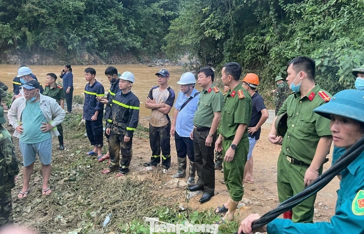 Thi the cong nhan Bualoi anh 3