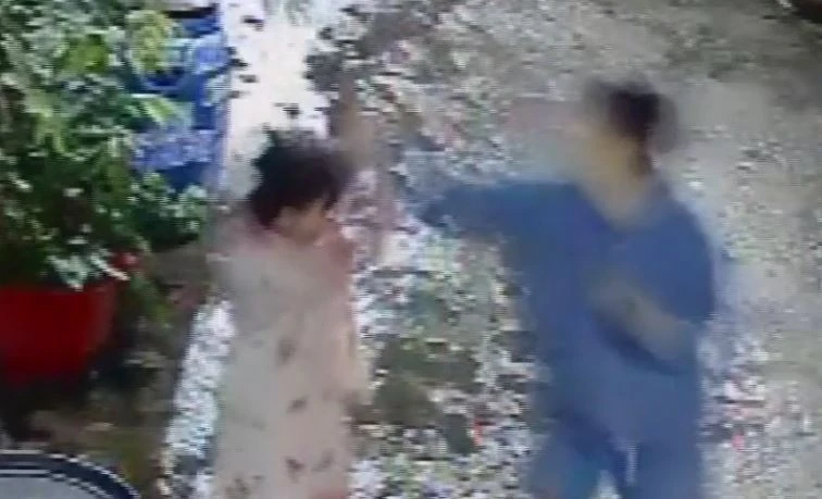 Nho nuoc bot, tan cong be gai hang xom o TP.HCM hinh anh