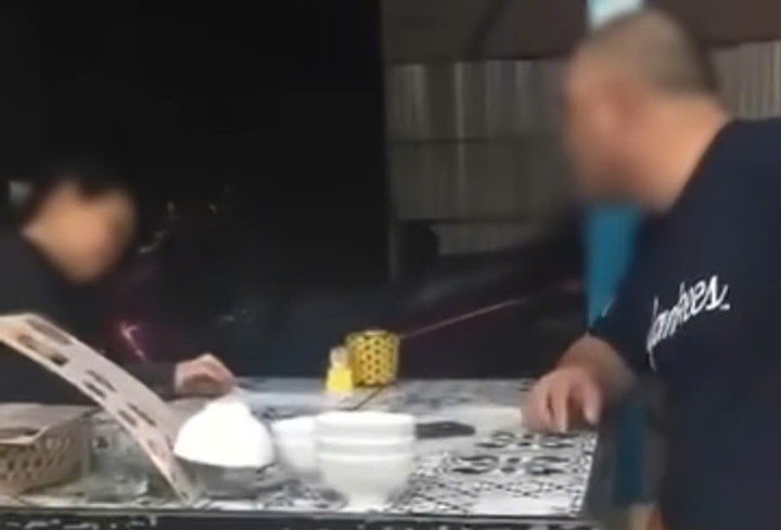 Nha hang Hue chui boi anh 1