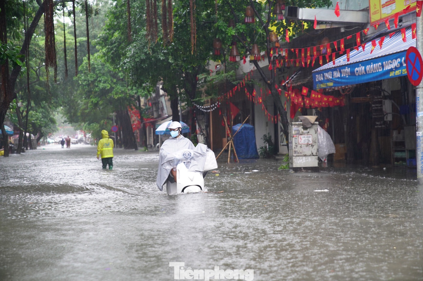 Ha Noi ngap bao Bualoi anh 1