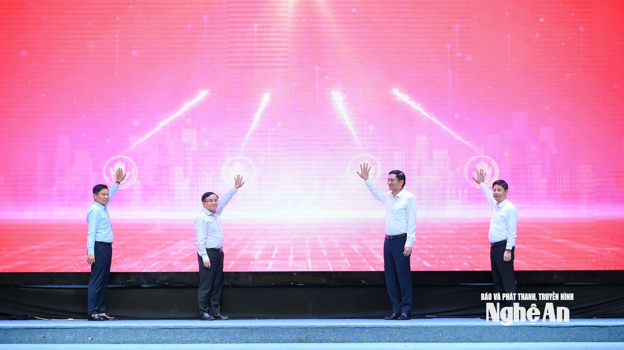 Chuyen trang Nghe An anh 1