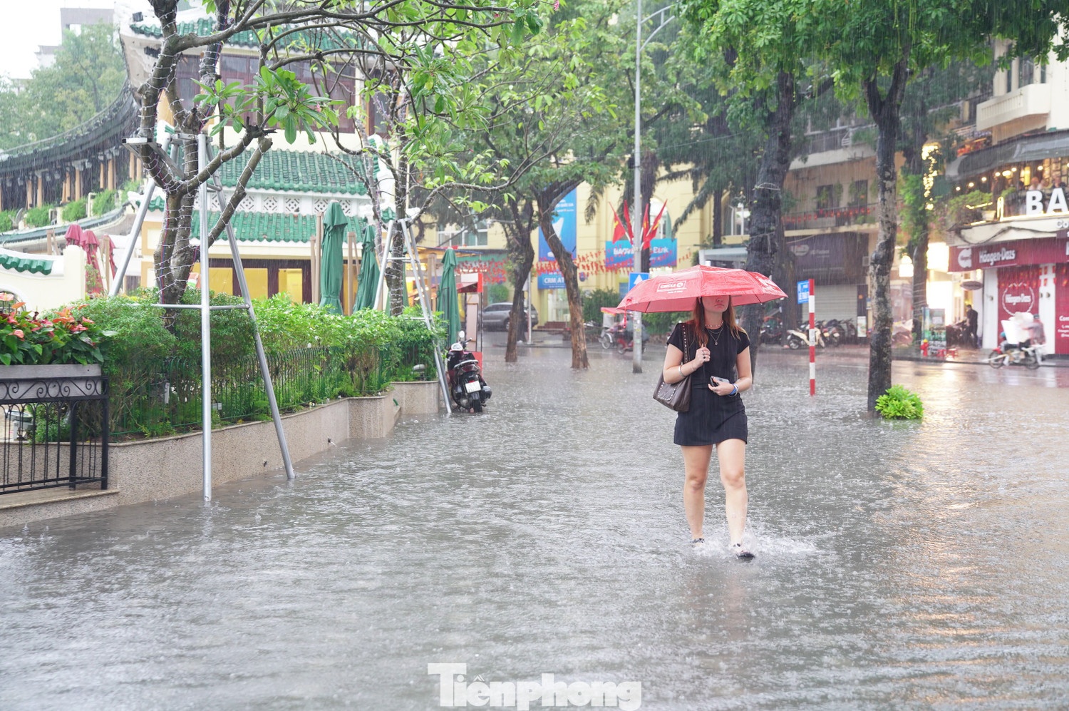 nuoc ho Guom tran bo anh 4