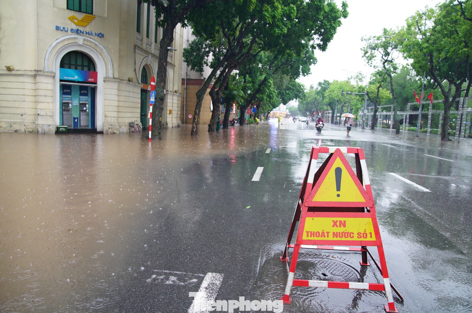 nuoc ho Guom tran bo anh 9