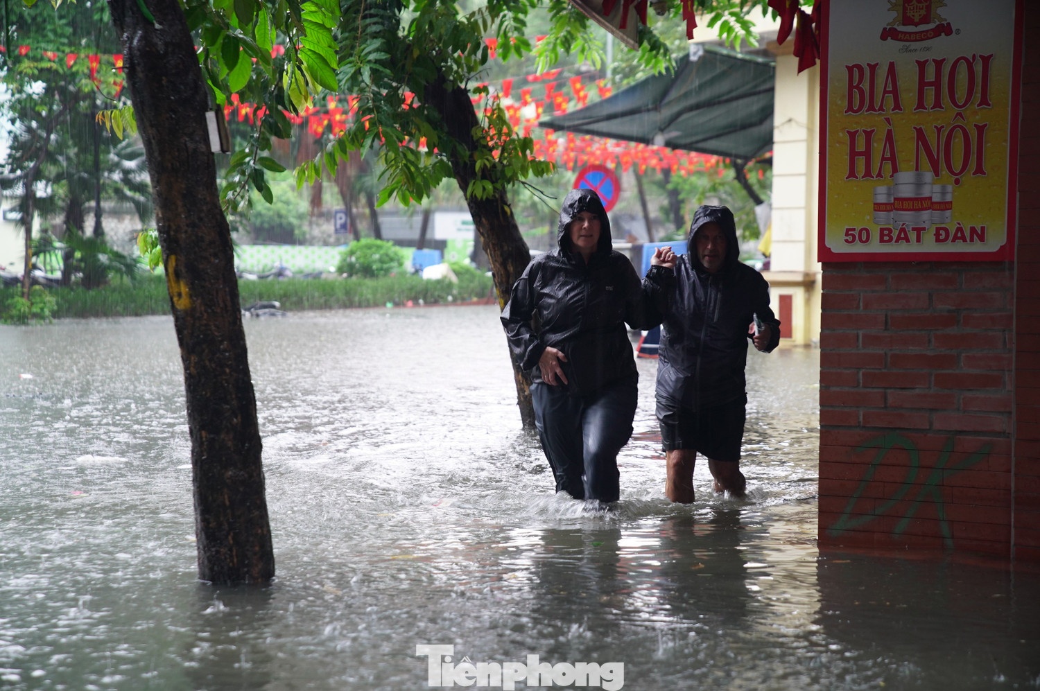 nuoc ho Guom tran bo anh 11