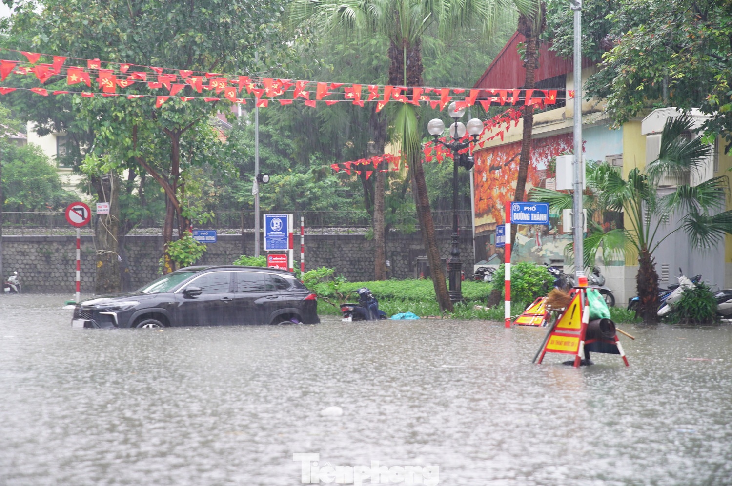 nuoc ho Guom tran bo anh 12