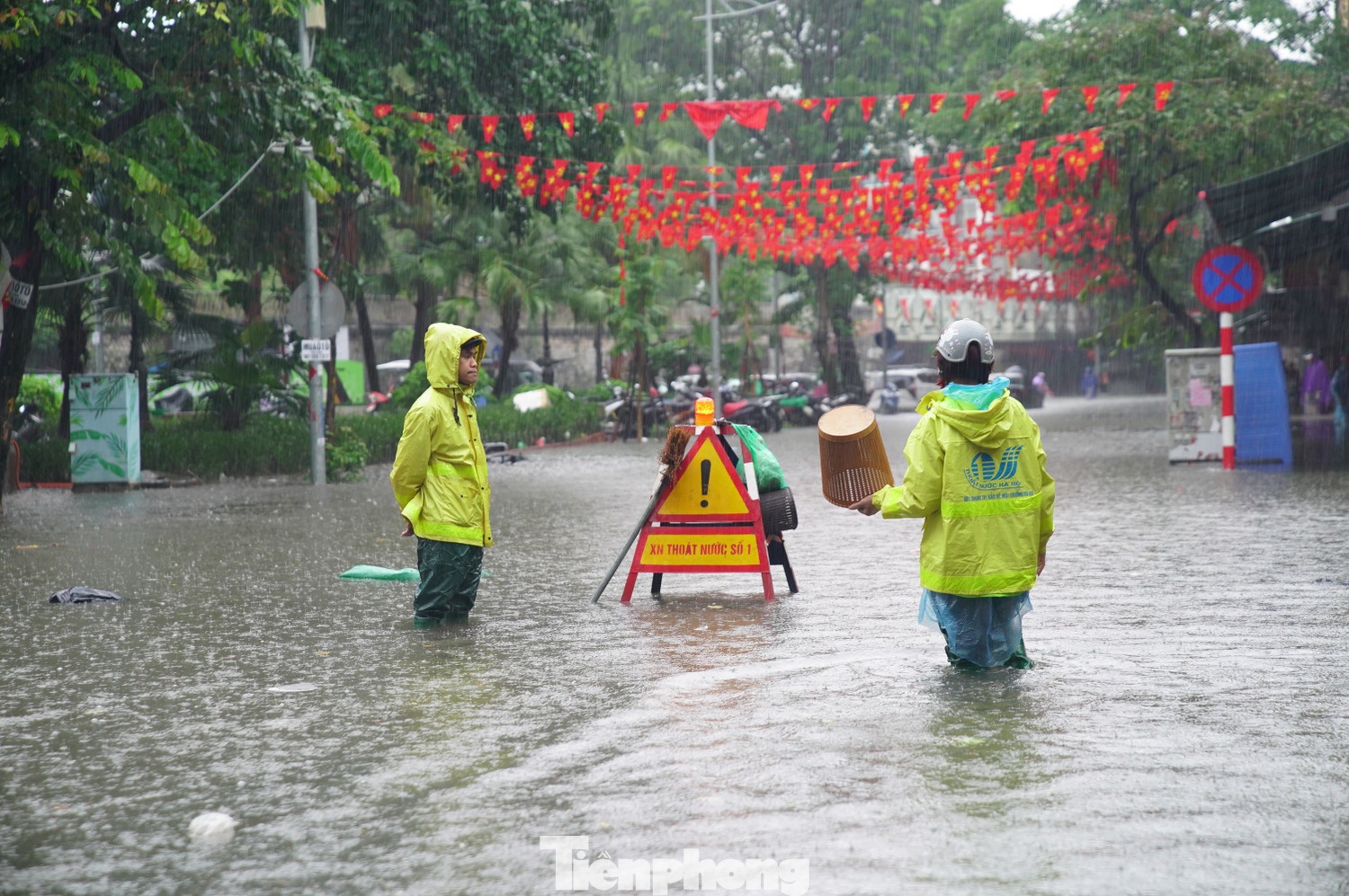 nuoc ho Guom tran bo anh 13