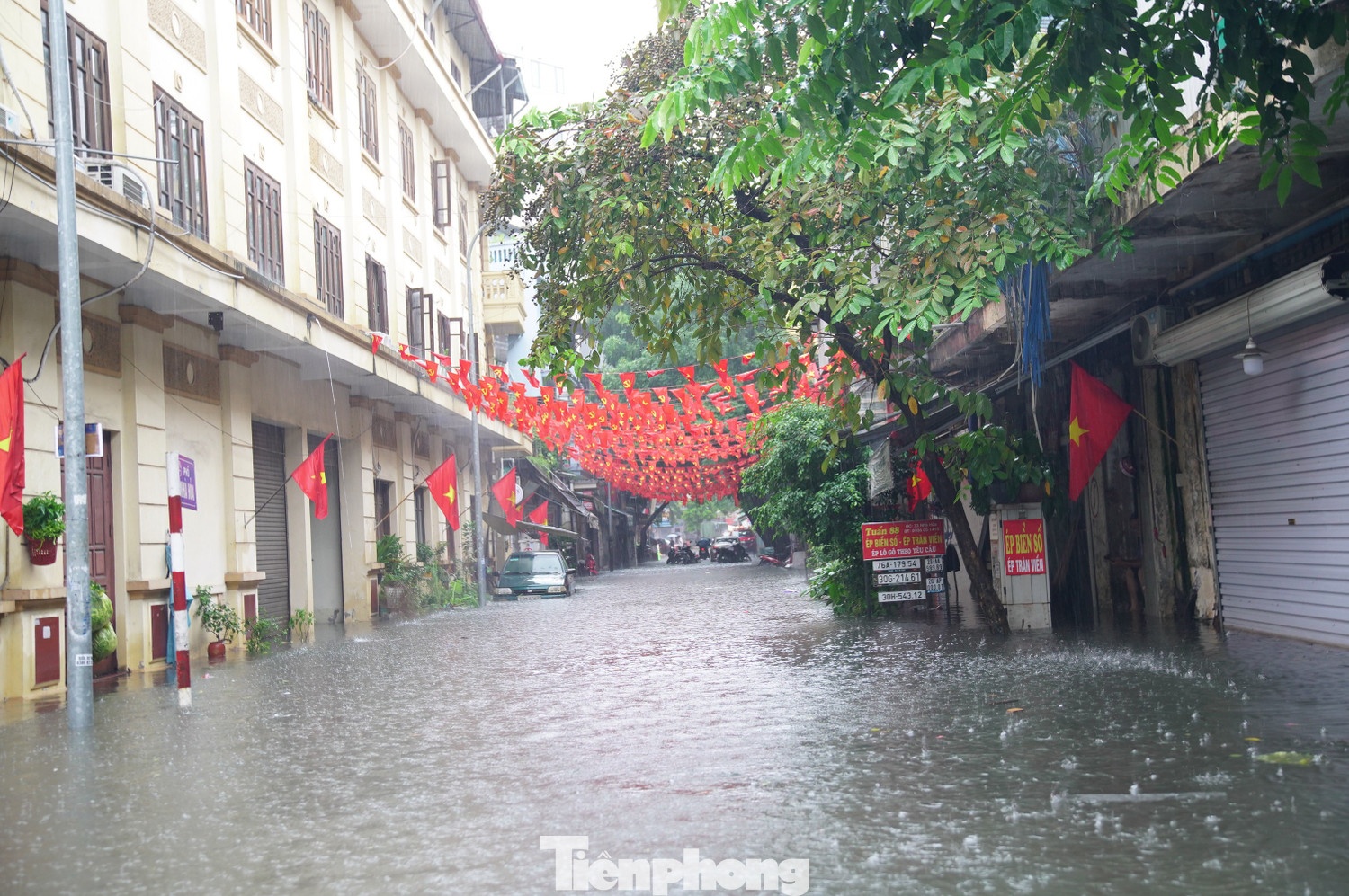 nuoc ho Guom tran bo anh 14