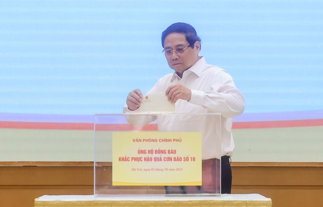 Thu tuong va lanh dao Chinh phu quyen gop ung ho hinh anh