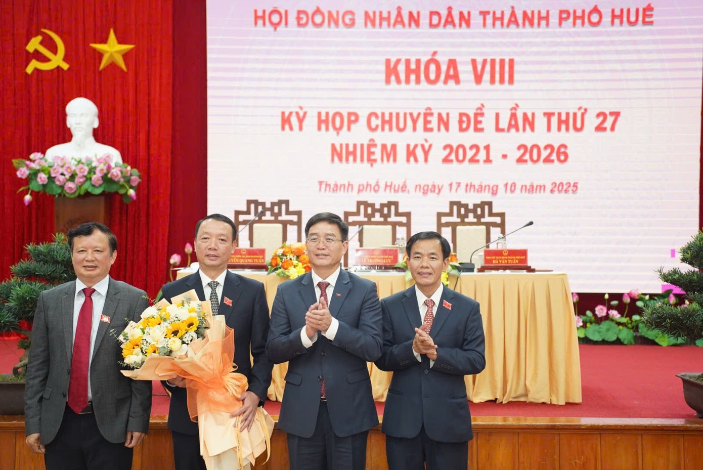 Dieu dong nhan su anh 2