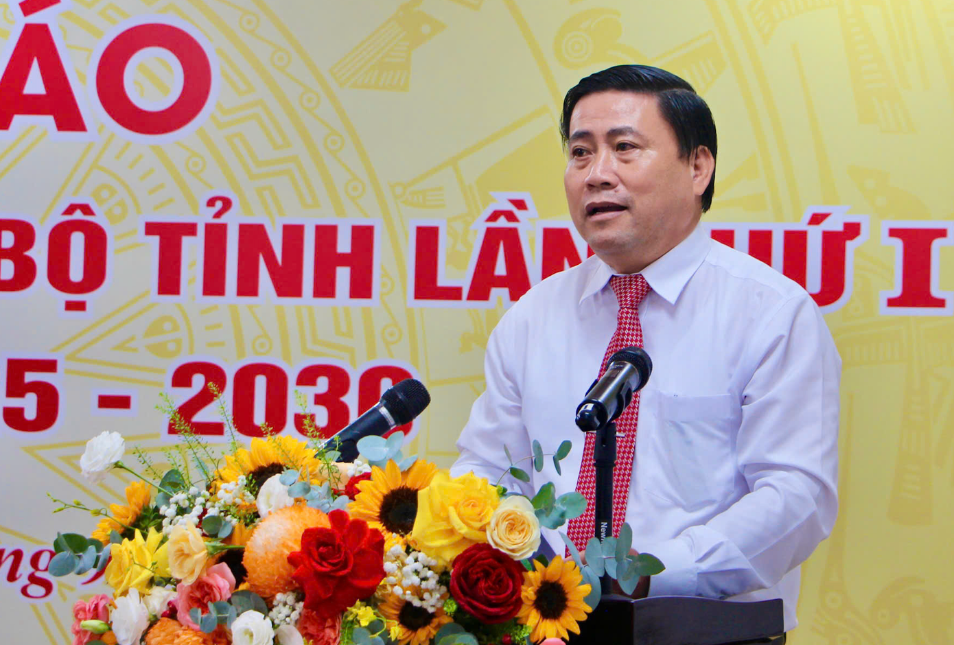 Dieu dong nhan su anh 3