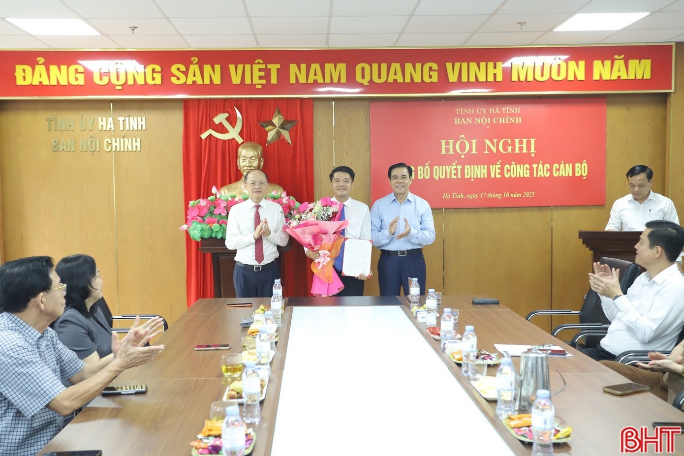Dieu dong nhan su anh 4