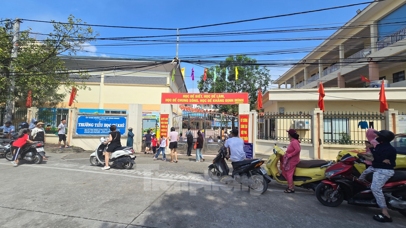 Vu thuc pham oi thiu vao truong: Hieu truong cam ket khong tai dien hinh anh