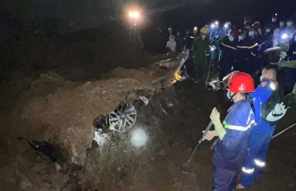 Tim thay hai thi the vu oto cho 3 nguoi mat tich bi an hinh anh