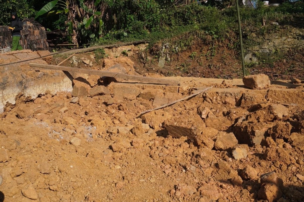 Do tuong khi do nha, hai nguoi tu vong tai cho hinh anh