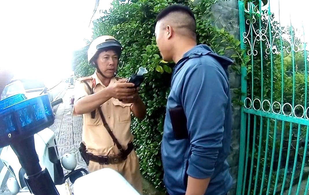 Chan xe uu tien TP.HCM anh 1