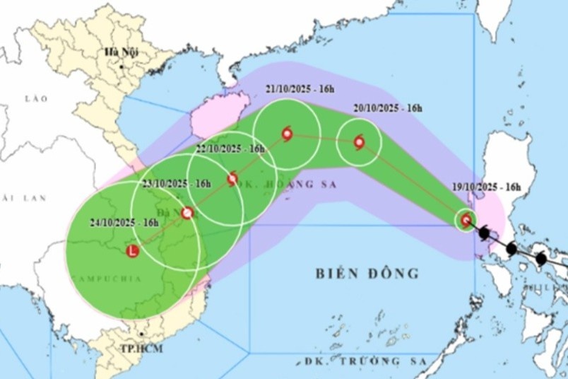 Bao Fengshen giat cap 11 di vao Bien Dong, con tiep tuc manh them hinh anh