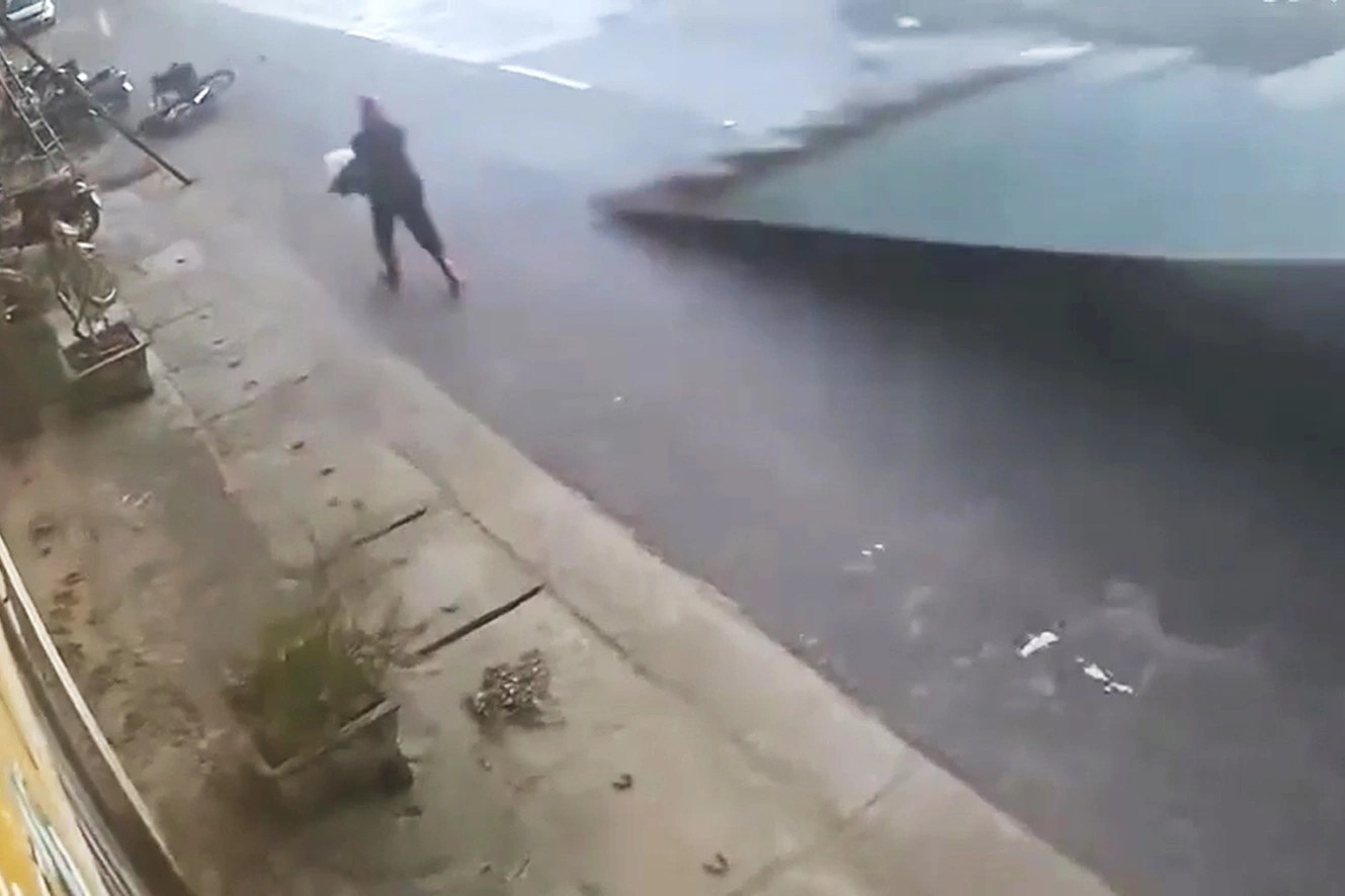 Ton bay trung nguoi bao anh 1