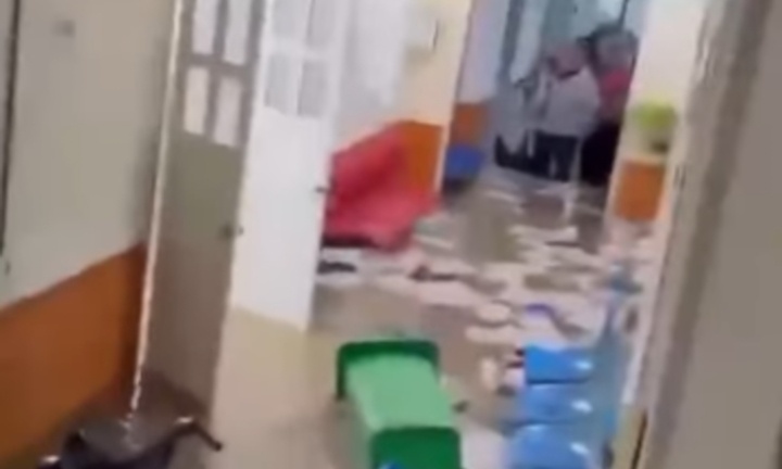 Benh vien trong bien nuoc anh 1