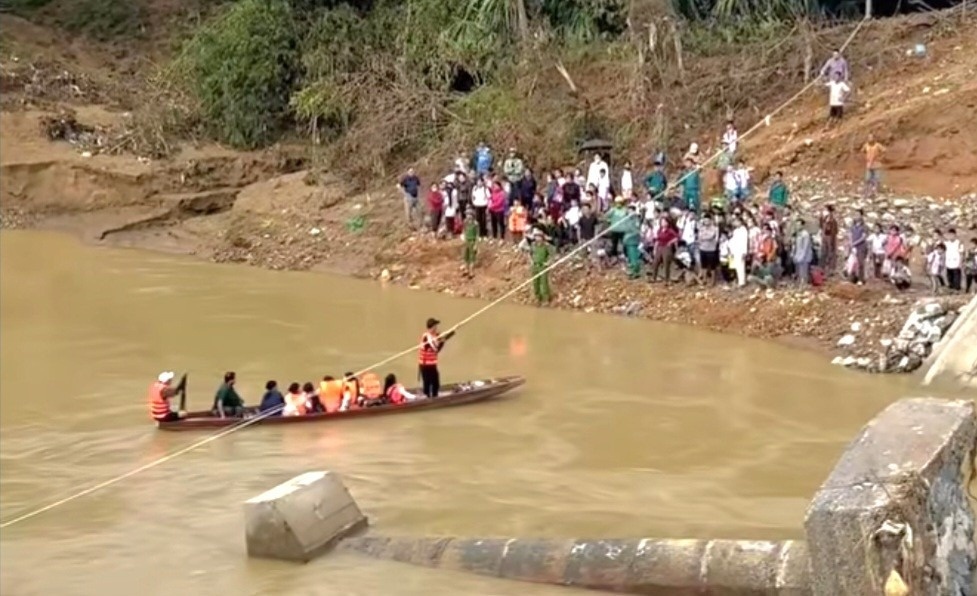 Vuot suoi den truong anh 7