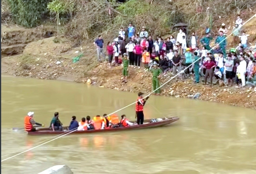 Vuot suoi den truong anh 5