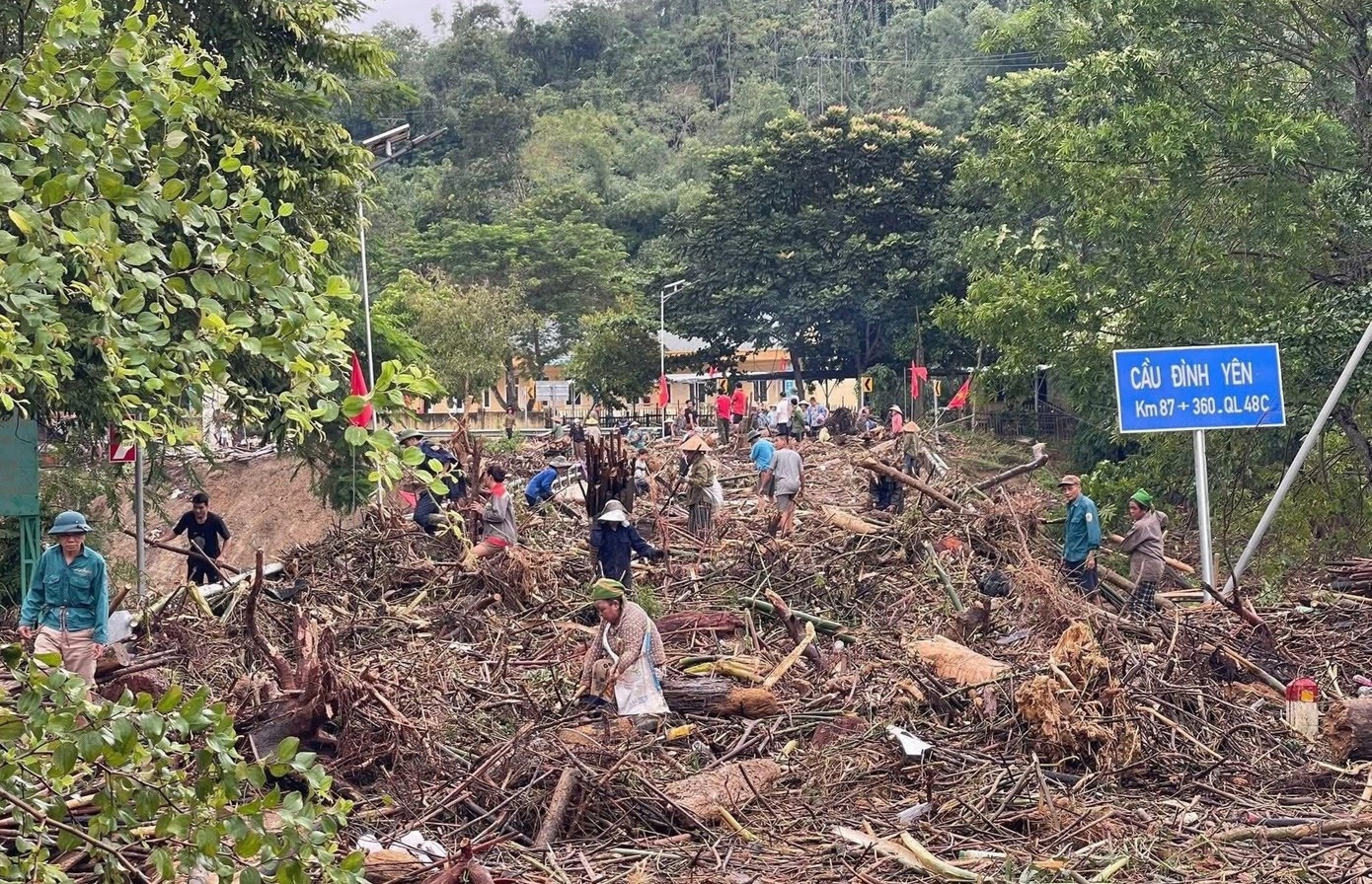 Vuot suoi den truong anh 12