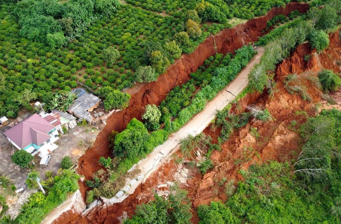 Vuc 'tu than' uy hiep, nhu nuot chung ca mot xa hinh anh