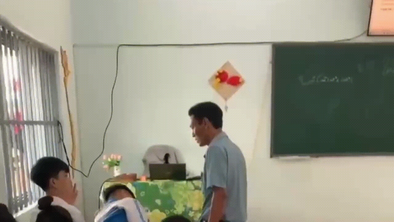 thay giao danh dong nghiep anh 1