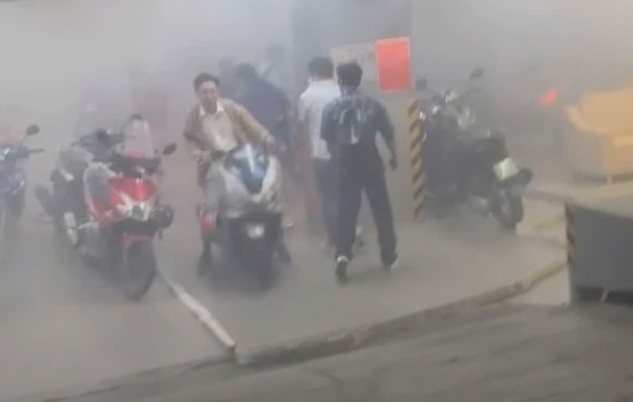 Chay ham giu xe toa nha 11 tang o TP.HCM hinh anh