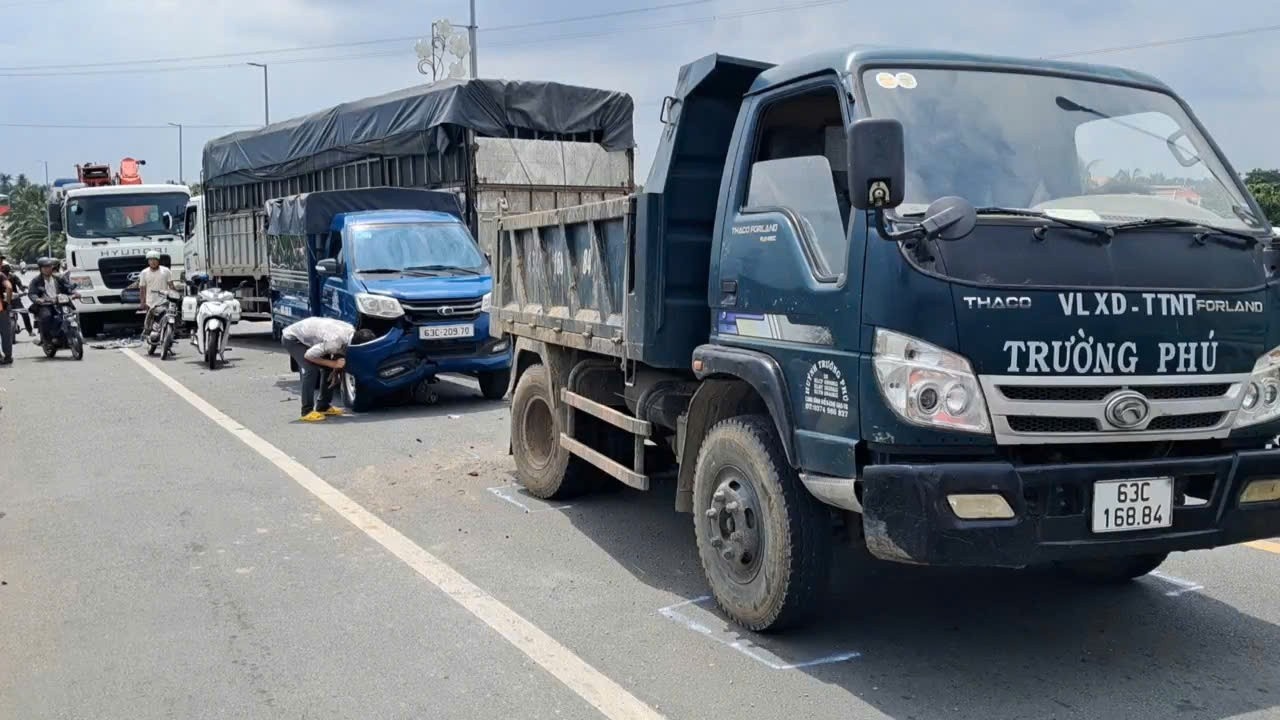 4 xe tong lien hoan anh 2