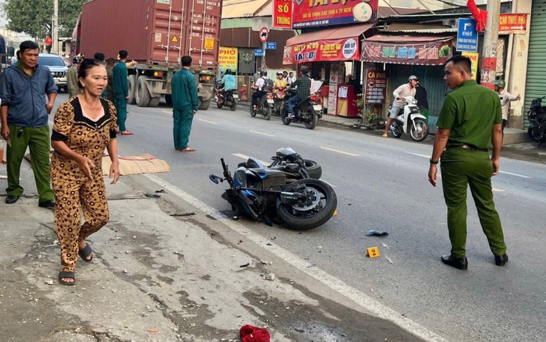 Xe tai lao sang lan nguoc chieu, tong nguoi di duong tu vong o TP.HCM hinh anh