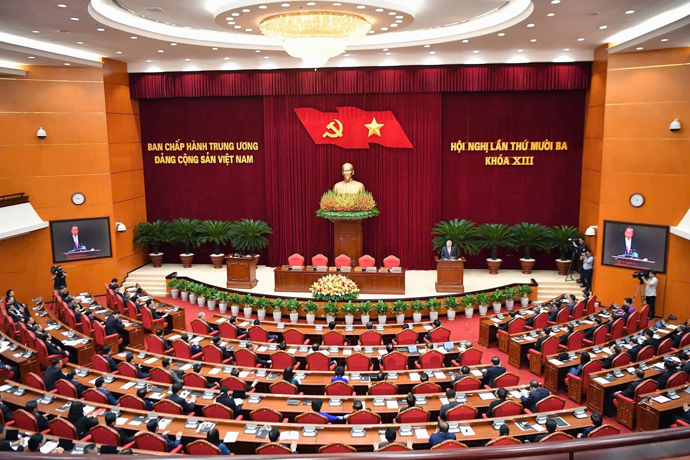 Hoi nghi Trung uong 13 anh 1