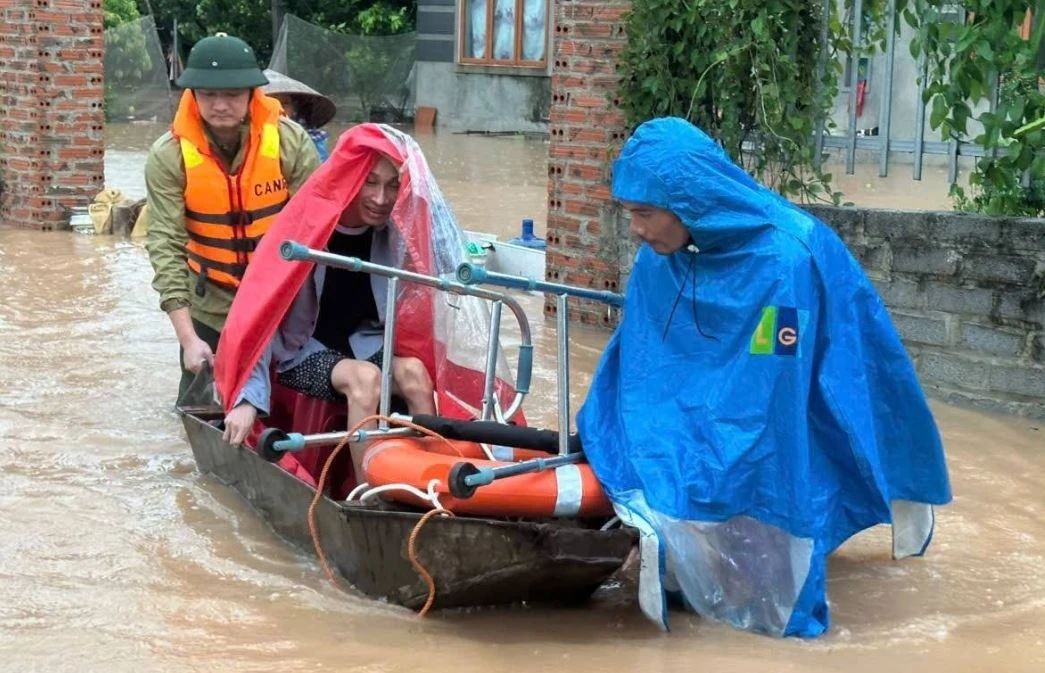 Bac Ninh co 3 nguoi chet do mua lu, di doi hang tram ho dan hinh anh