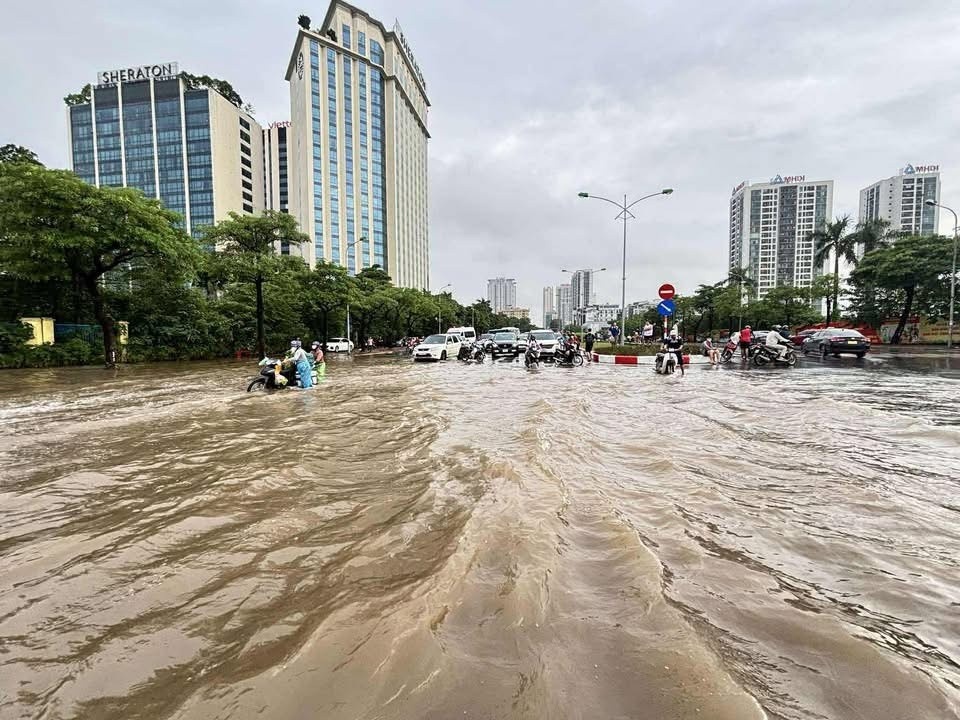 Mua ngap Ha Noi 7/10 anh 1