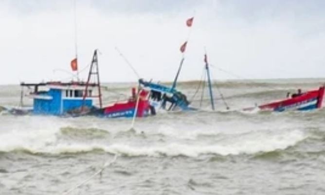 Tim thay thi the thuyen truong tau ca Gia Lai hinh anh