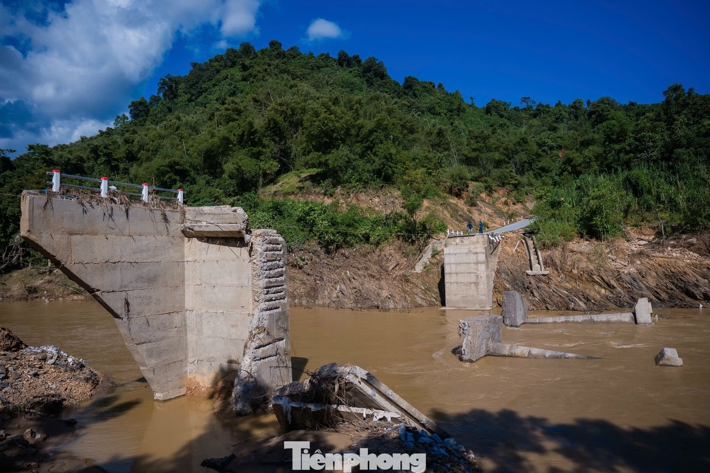 Vuot suoi den truong anh 2