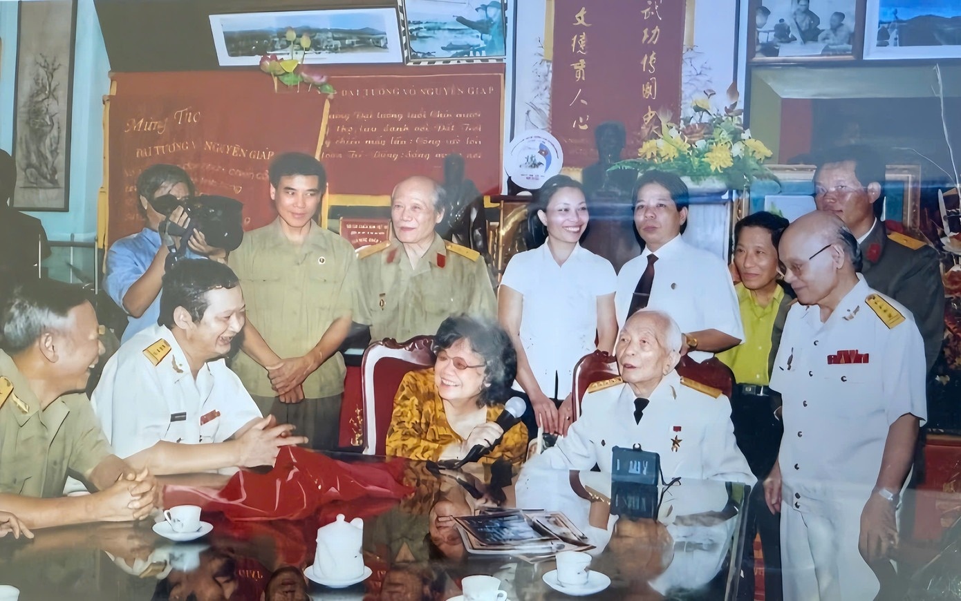 Tiep nhan tai lieu quy cua nhac si An Thuyen va Vo Vang hinh anh