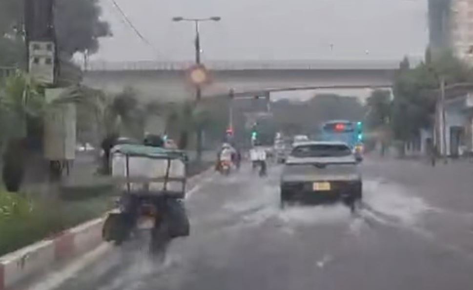 Ha Noi xuat hien hon 10 diem ngap sau tran mua sang 11/10 hinh anh