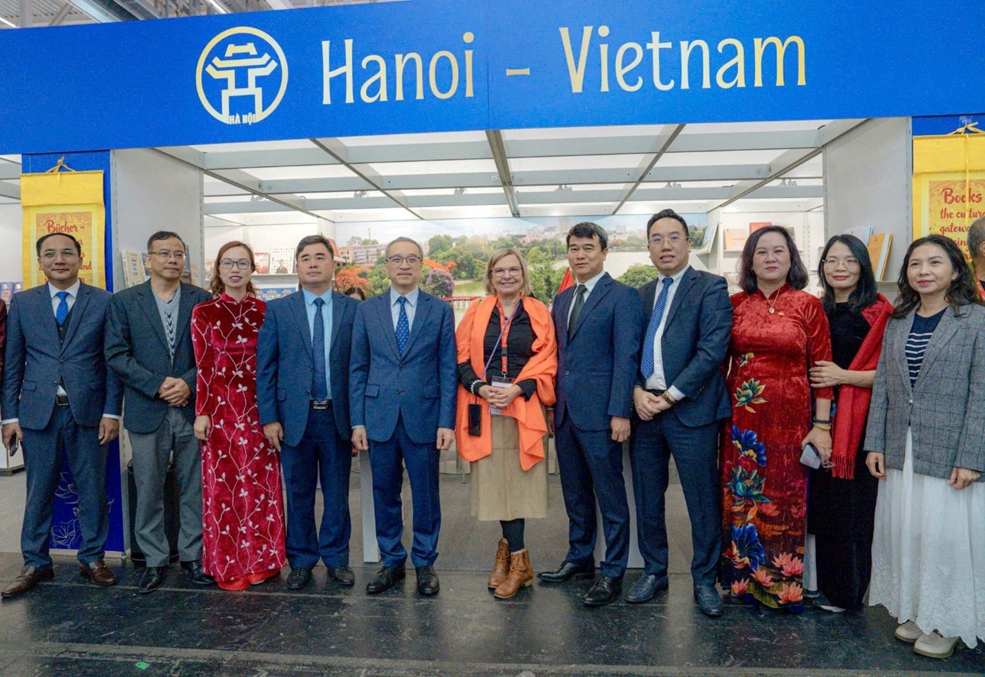 Hoi sach Frankfurt anh 1