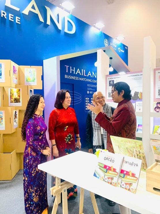 Hoi sach Frankfurt anh 6