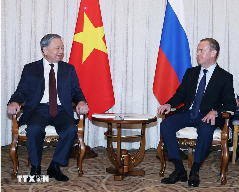 To Lam Dmitry Medvedev anh 1