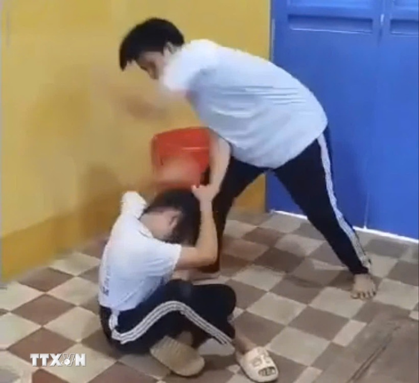 Hanh hung nu sinh anh 1