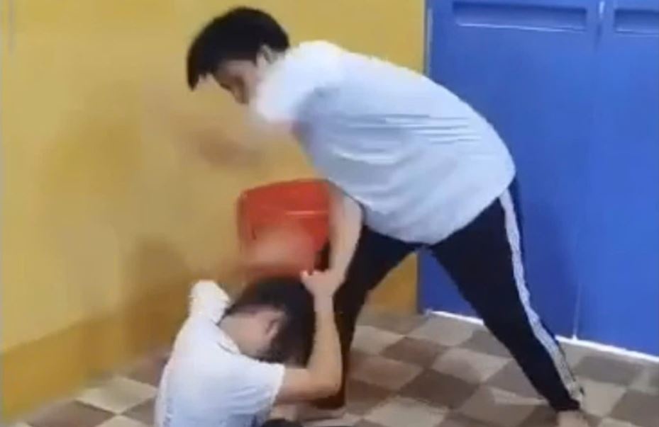 Xac minh vu hai nam sinh hanh hung mot ban nu o An Giang hinh anh